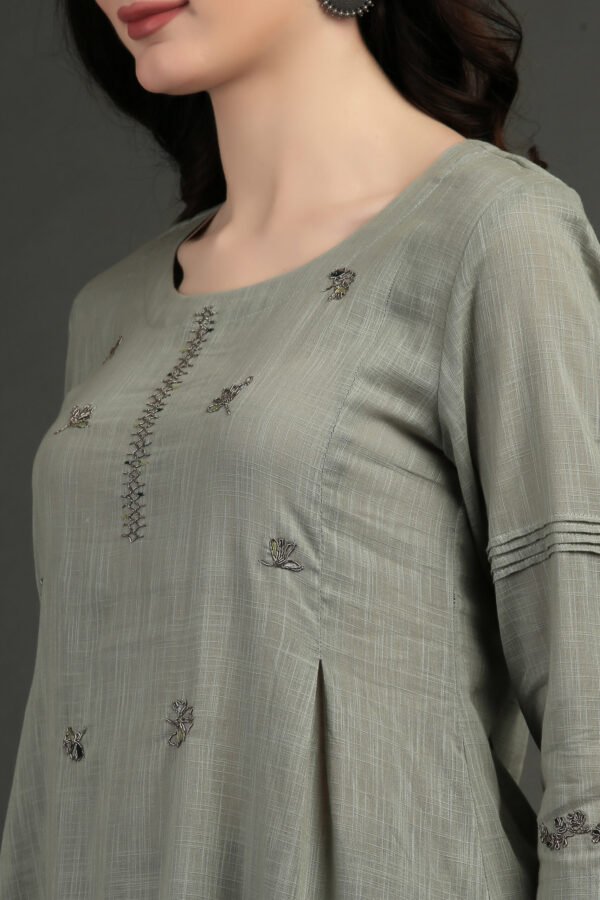 Cotton Slub Hand Embroidered Kurta With Prined Cotton Crinkled Skirt (Set Of 2)