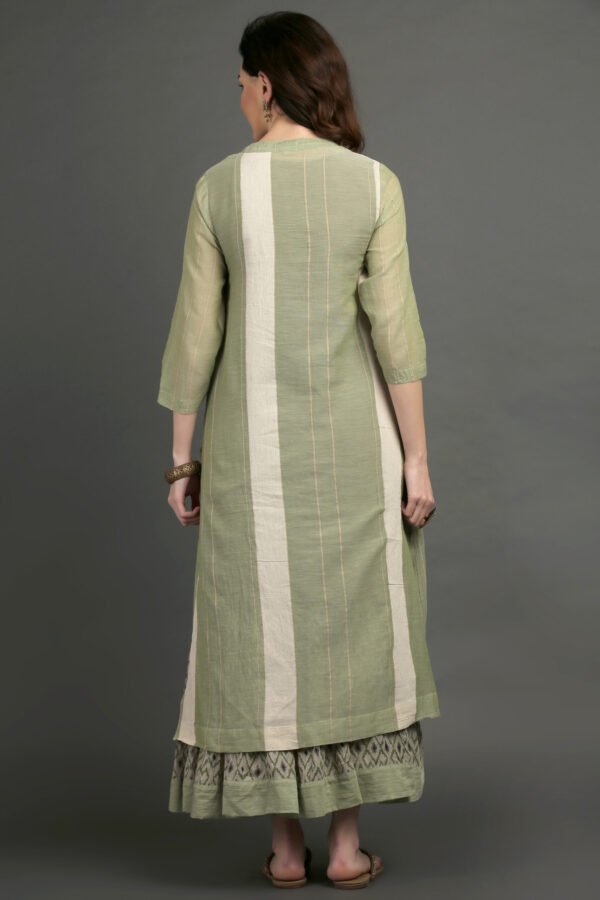 Cotton Linen Yarn Dyed Dobby Kurta With Pintuck And Lace Detailing With Prined Cotton Crinkled Skirt(Set Of 2)