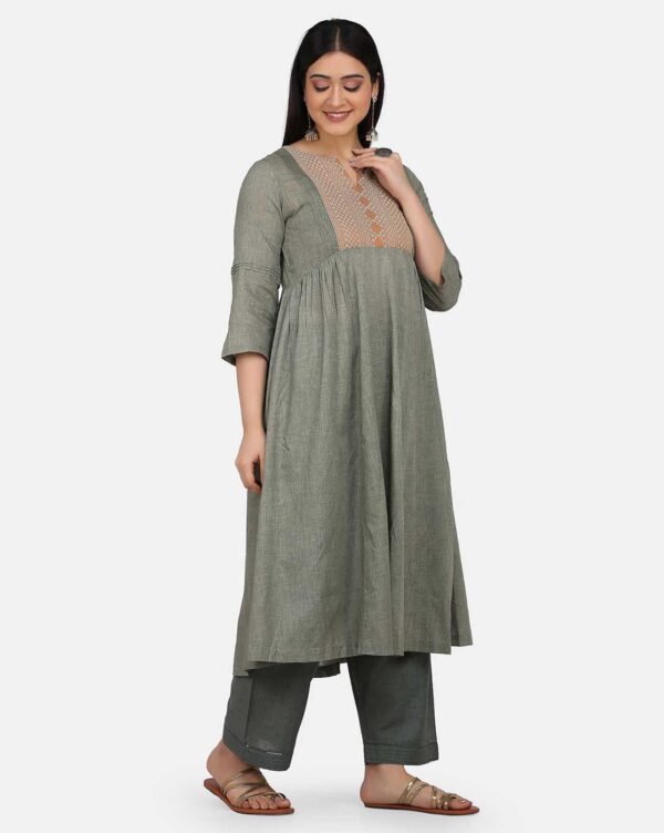 Kurta With Embroidered Yoke