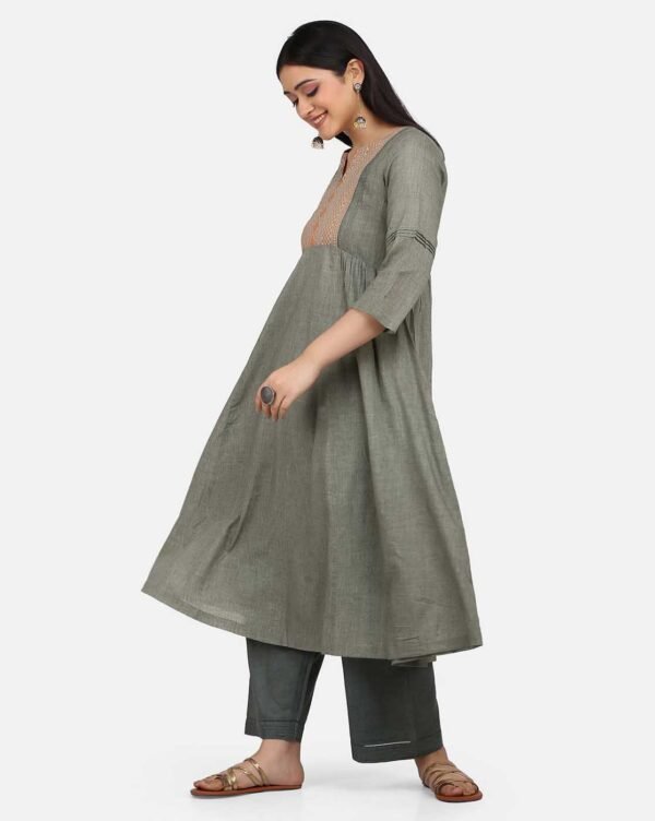 Kurta With Embroidered Yoke