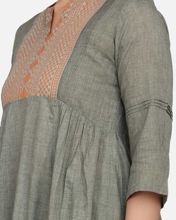 Kurta With Embroidered Yoke
