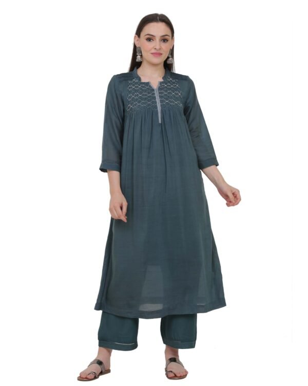 X90A7723 Cotton Silk Hand Smocked Kurta With Contrast Piping