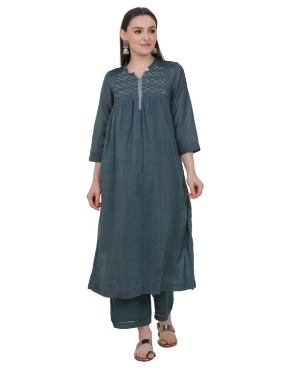 X90A7725 Cotton Silk Hand Smocked Kurta With Contrast Piping