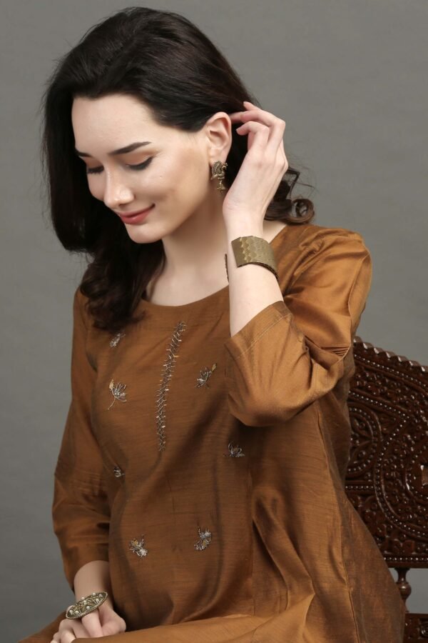 Golden Chanderi Hand Embroidered Kurta With Prined Cotton Crinkled Skirt (Set Of 2)