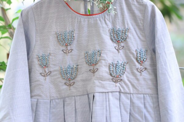 HAND EMBROIDERD COTTON YARN DYED SLUB DRESS