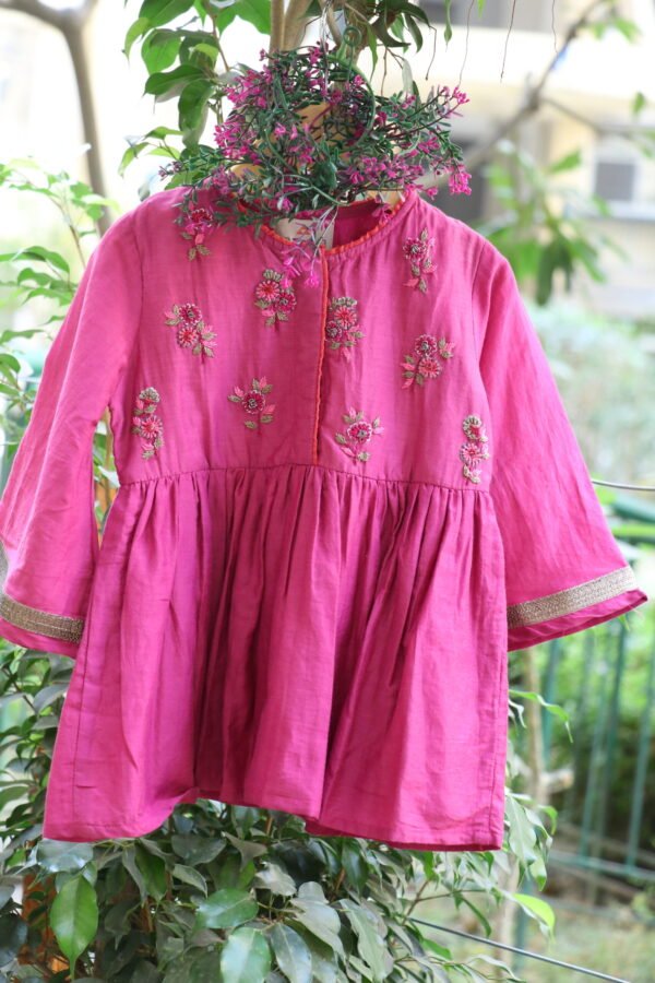 HAND EMBROIDERED COTTON SILK KEDIA BLOUSE,HAND EMBROIDERED COTTON DOBBY SKIRT WITH ZARI LACE