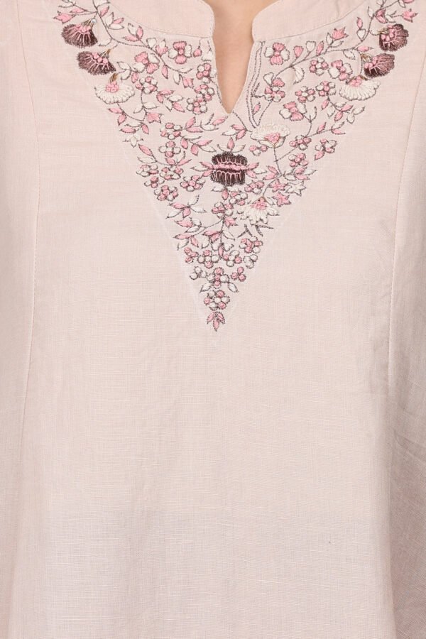 0G3A9566 COTON LINEN V NECK HAND EMBROIDERED A LINE KURTA
