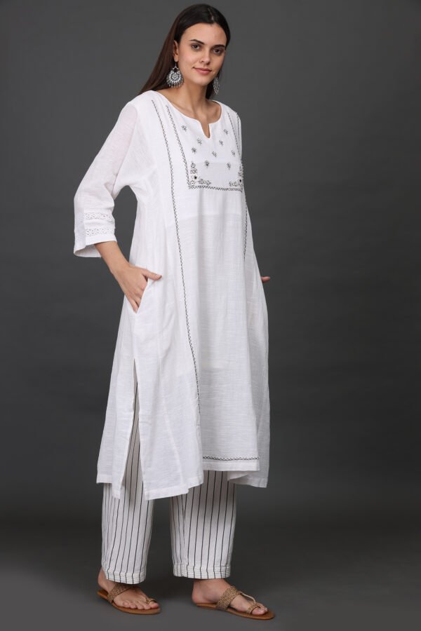 0G3A9601 DELICATE HAND THREAD EMBROIDERED COTTON SLUB CREPE CHOGA KURTA & PANT (Set of 2)